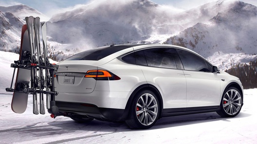Tesla официально представила кроссовер Model X