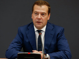Медведев: даже в сложных условиях нельзя допускать падения стройкомплекса