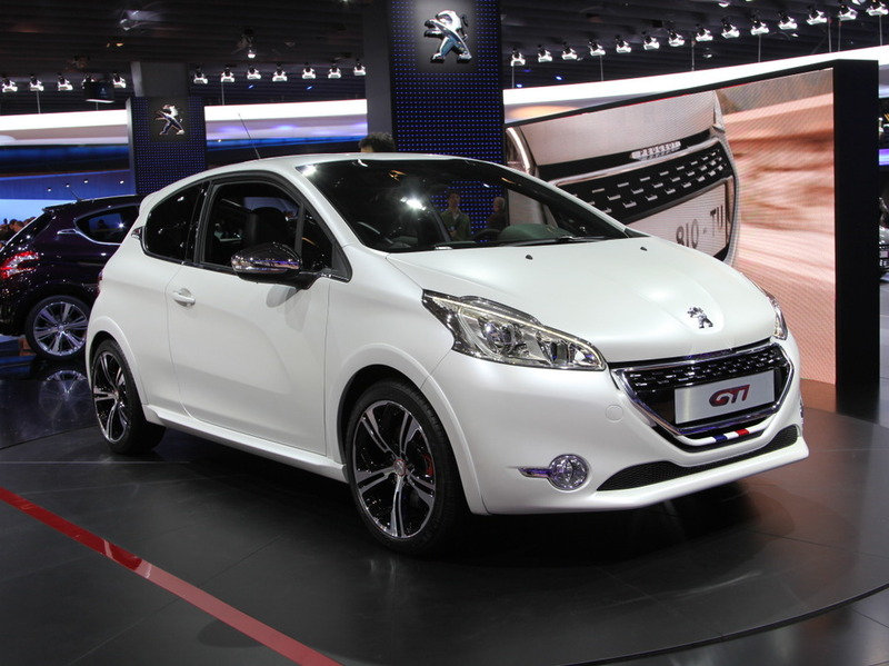 "Заряженный" Peugeot 208 GTi оценили в 1,1 млн рублей