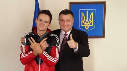 Аваков снялся с руфером, раскрасившим звезду на московской высотке