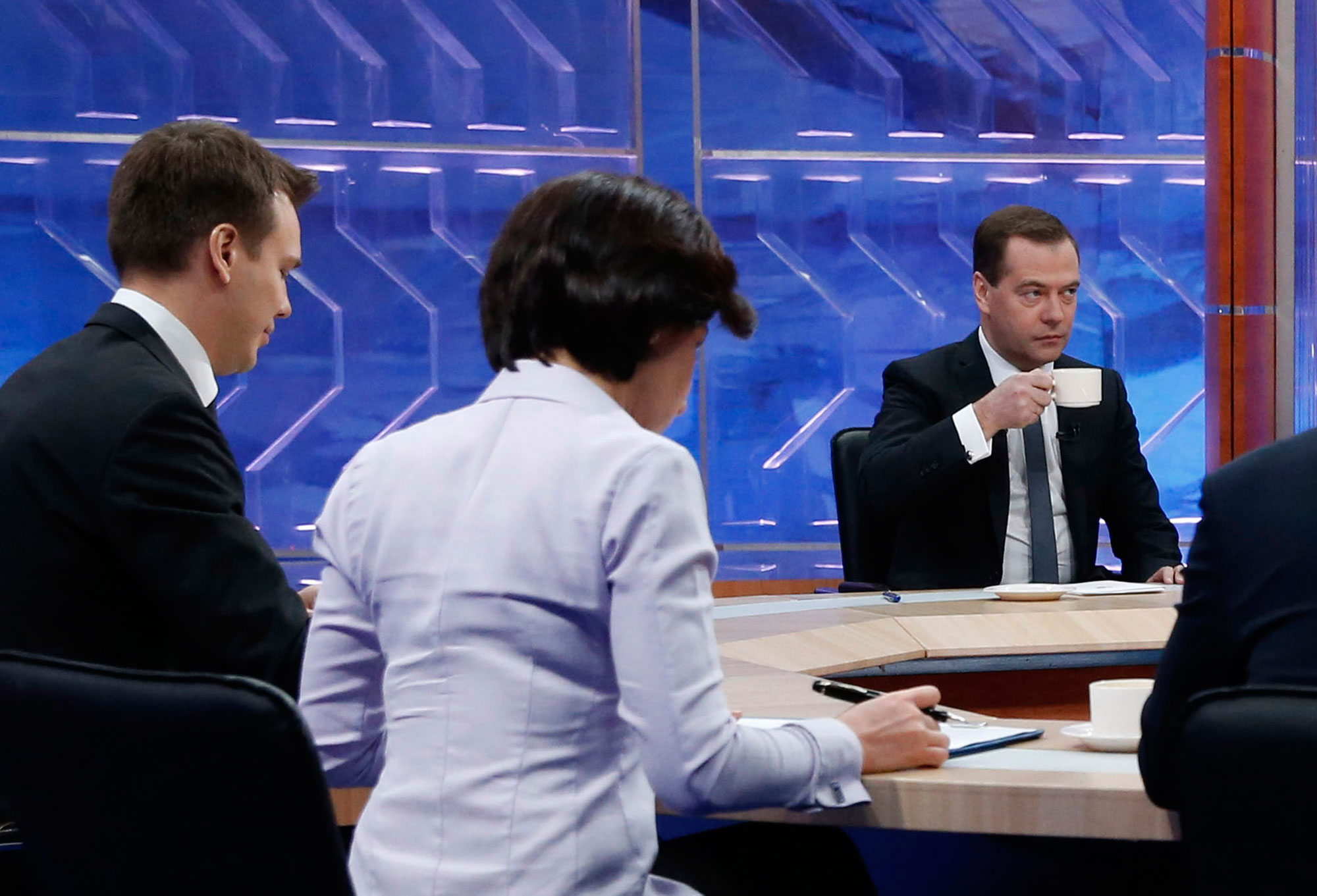Медведев: если Украина не заплатит за газ, встретимся в суде