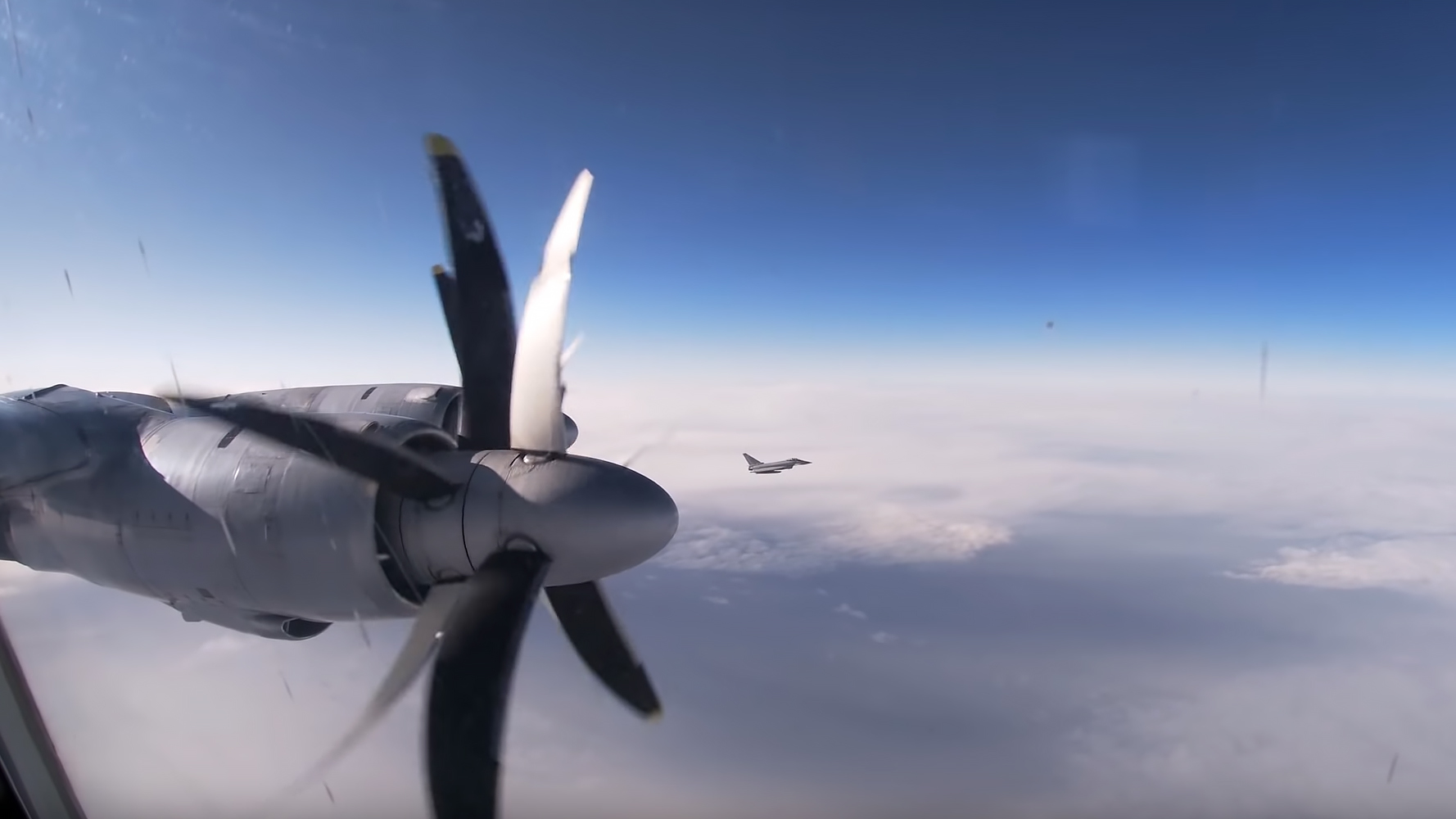 Ту-142 провели 13-часовой полет под прикрытием МиГ-31