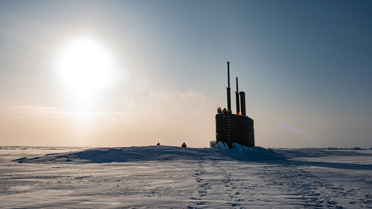 Субмарины пробивают лед более 60 лет. Адмирал оценил всплытие USS Toledo в Арктике