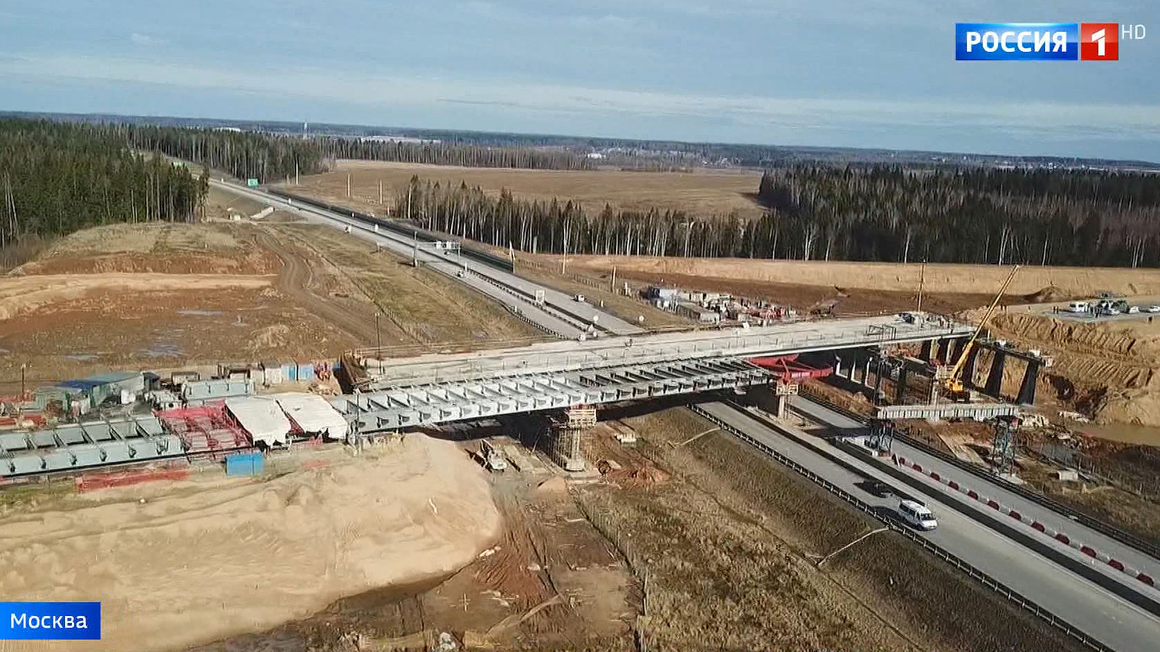 Строительство ЦКАД: над трассой М11 надвигают мост
