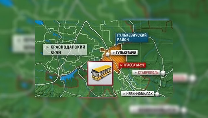 Четверо пострадавших при опрокидывании автобуса остаются в больнице