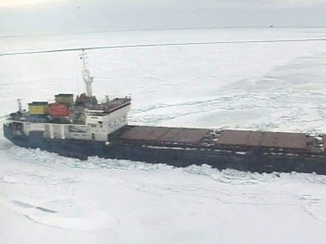 Попавшие в ледовый плен у берегов Камчатки суда вышли на открытую воду