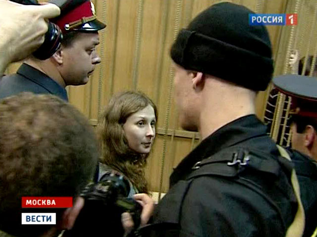 Pussy Riot получили выговор за личные записи и плохо заправленную постель