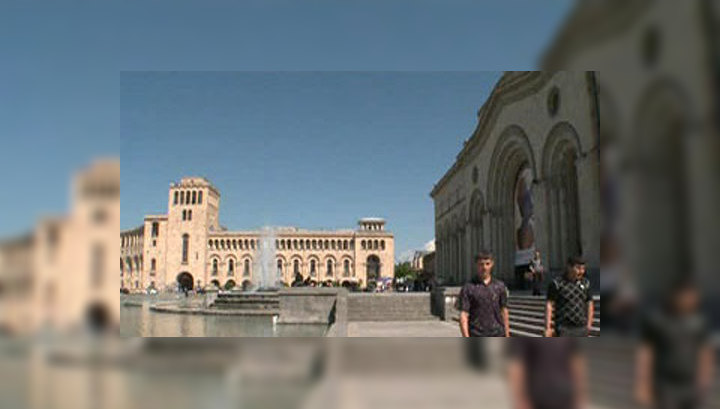 В центре Еревана представили все алфавиты планеты