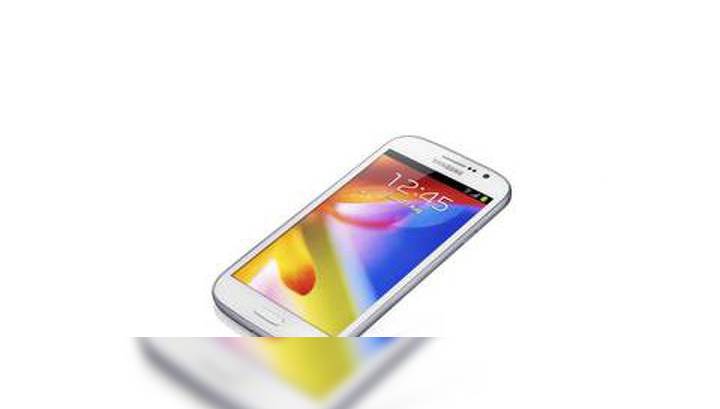 Samsung представила доступный 5-дюймовый смартфон