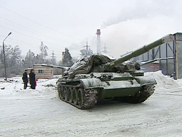 Настоящий танк теперь можно подарить