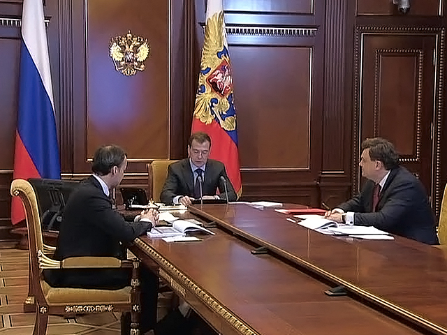 Медведев проверяет выполнение своих поручений по видеосвязи