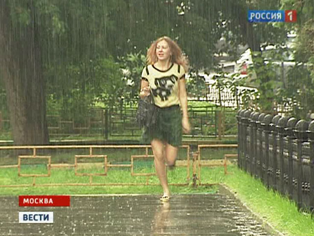 Короткий дождь освежит московскую жару