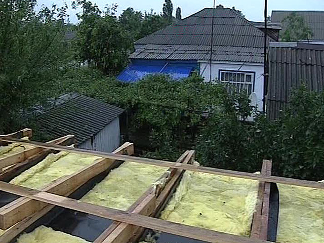 Град в Краснодарском крае превратил крыши зданий в решето