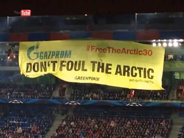 Активисты Greenpeace прервали матч Лиги чемпионов