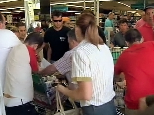 В Испании несколько человек украли продукты из супермаркета, чтобы отдать их бедным