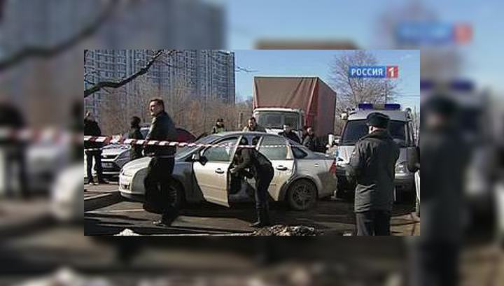 На севере Москвы в автомобиле зарезаны мужчина и женщина