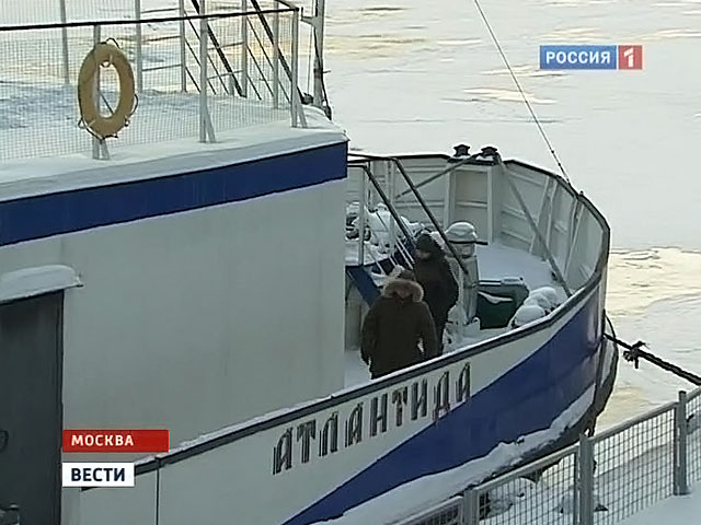 На Краснопресненской набережной горел теплоход "Атлантида"