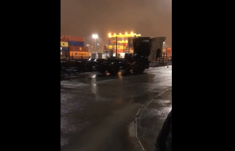 Появилось видео столкновения поезда и фуры в Петербурге
