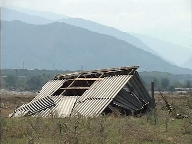 В Крыму ураган срывает крыши с домов