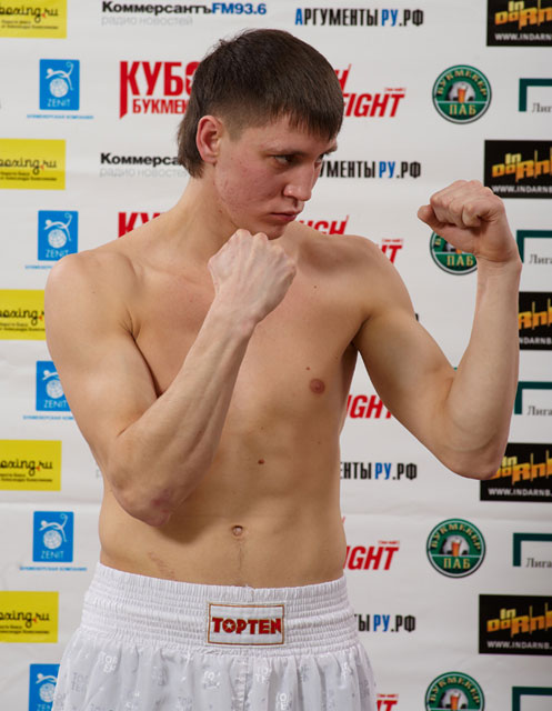 Участники заключительного отборочного этапа турнира Tough Fight показали вес