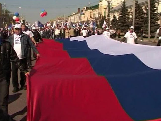 По улицам Рязани пронесли десятиметровый флаг