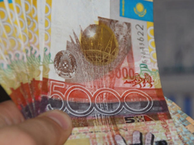 Нацбанк Казахстана обещает бороться с валютными спекулянтами