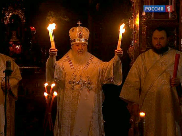Благодатный огонь доставили в Москву