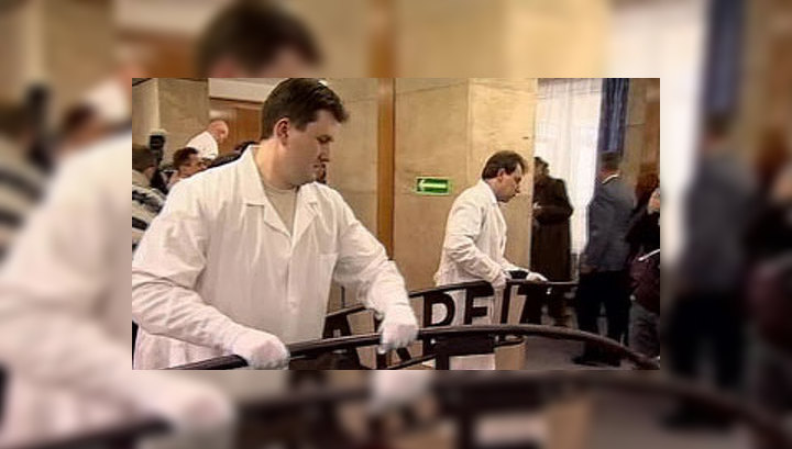 Вывеска из Освенцима вернулась в музей