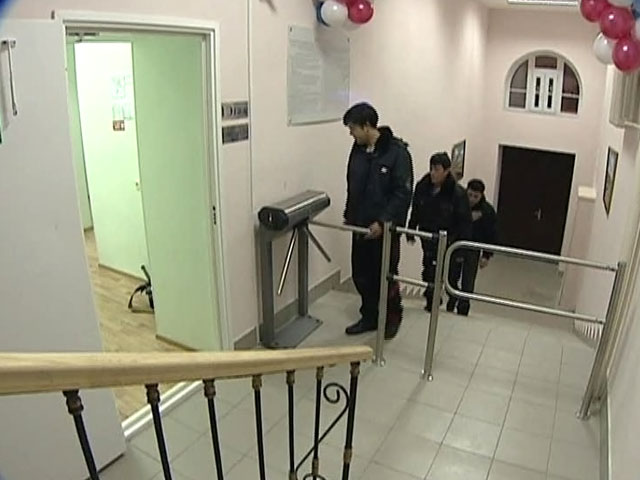 Петербургских гастарбайтеров обеспечили жильем