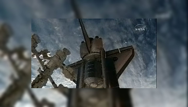 Шаттл "Дискавери" собирается на Землю