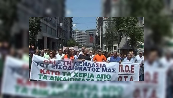 В Афинах полиция разогнала преподавателей слезоточивым газом