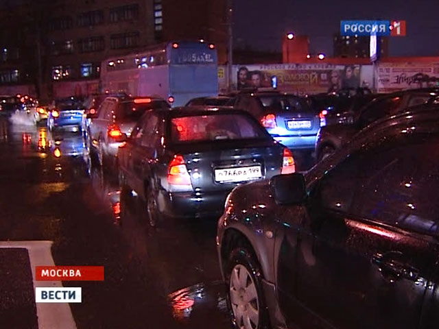 Московские пробки в первый день лета рассосались только к 10 вечера
