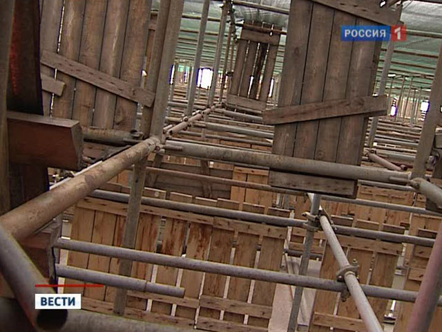 На строительстве нового стадиона "Зенита" в Петербурге обрушились леса