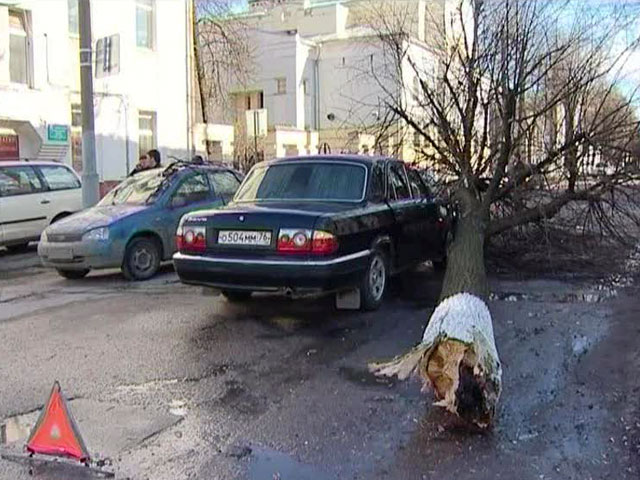 Без света в Ленинградской и Ярославской областях остаются 8 тысяч человек