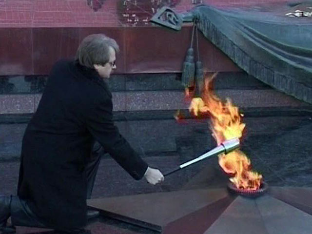 Небольшой долг потушил символ памяти о Великой Отечественной войне