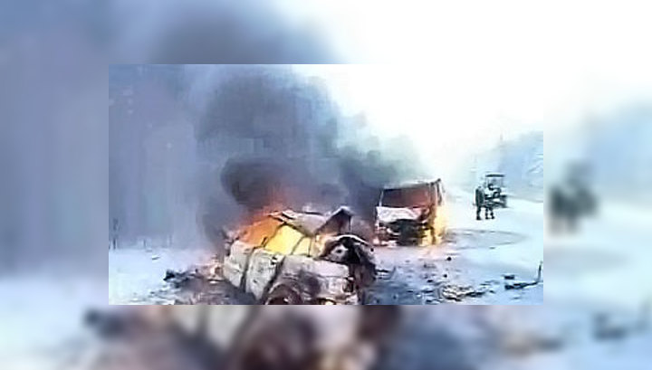 После ДТП сгорели две машины: видео очевидца