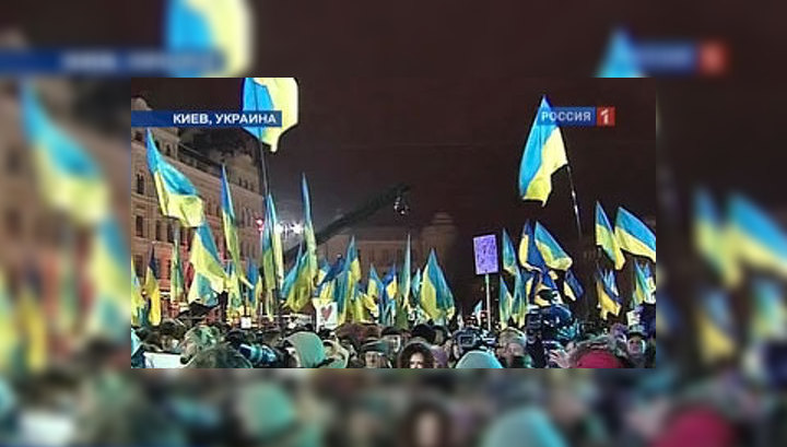 Янукович устроил в Киеве концерт, а Тимошенко - молитву