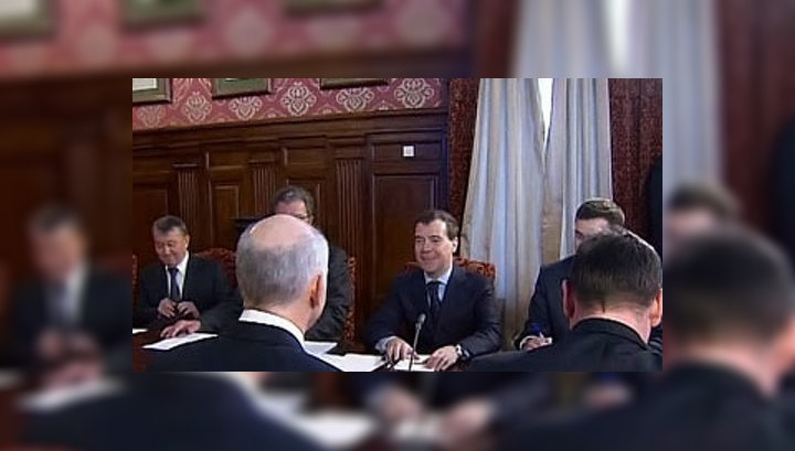 Медведев встретился с премьером Греции