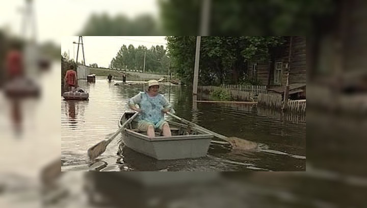 Алтай: уровень воды в Оби упал, но остаётся критическим