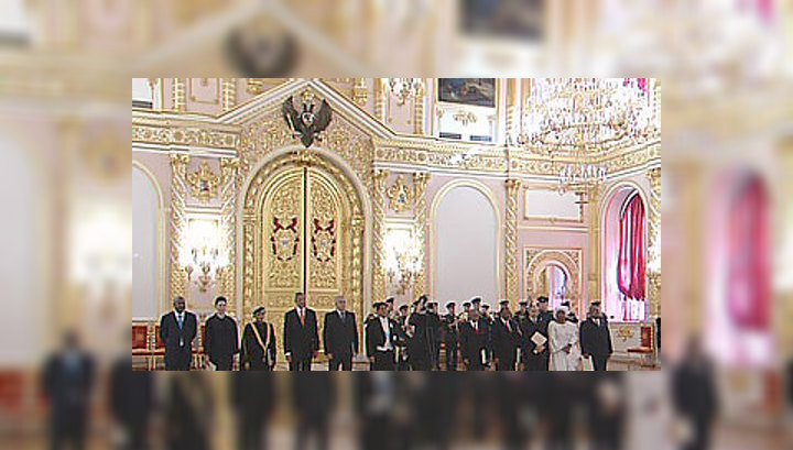 Медведев принял верительные грамоты 11 новых послов