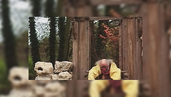 Фотовыставка "Полнополуние": великий клоун на сцене и дома