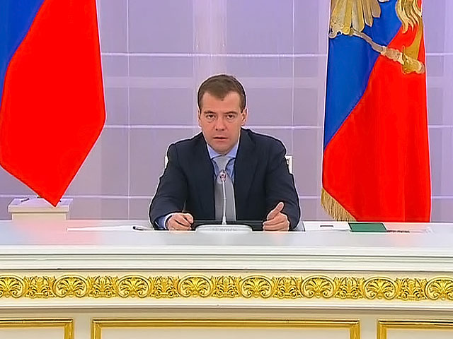 Медведев: заботу о пожилых нельзя полностью перекладывать на государство