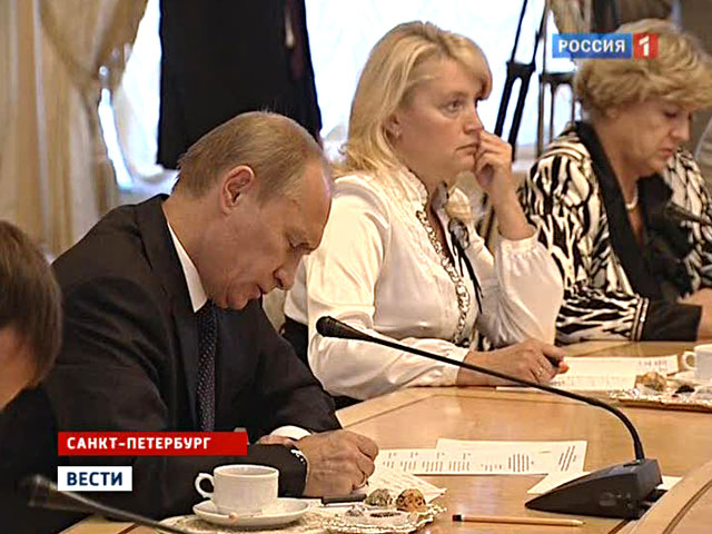Премьер Путин провёл день рождения на работе