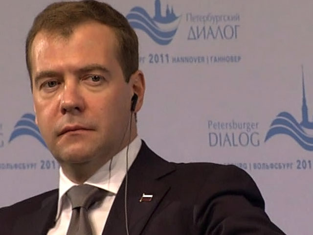 Медведев: разрыв между законом и его исполнением в России сокращается