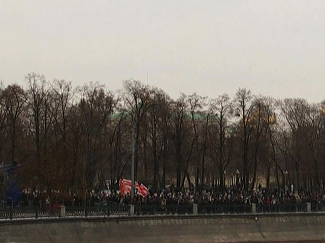 За митингом оппозиции наблюдают известные общественники