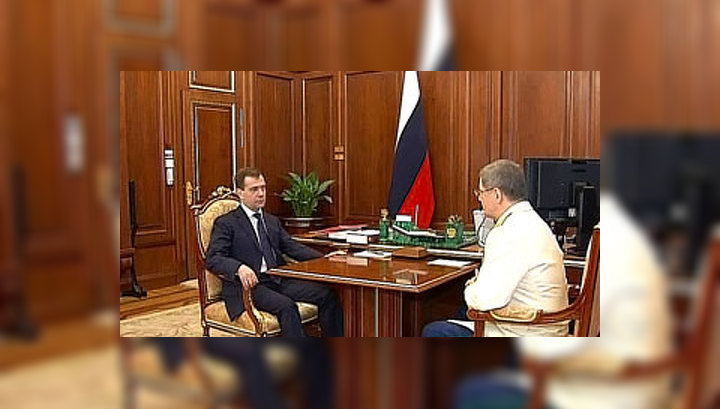 Медведев доволен работой прокуратуры по возвращению долгов по зарплате