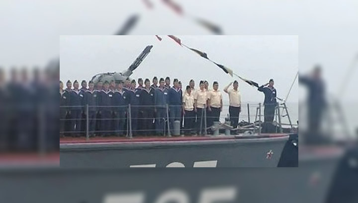 День ВМФ в Петербурге отмечают салютом и народными гуляниями
