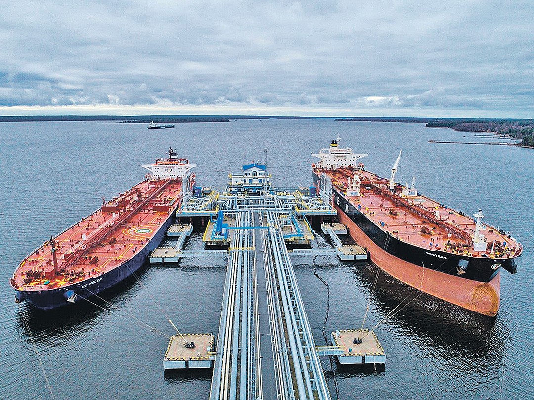 Росстат: экспорт нефти из России упал в январе на 7,4%