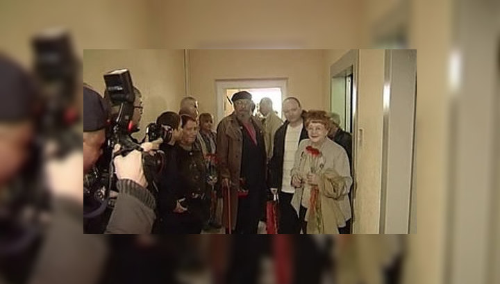 В Калуге ветеранам ВОВ вручили ключи от квартир в новостройке