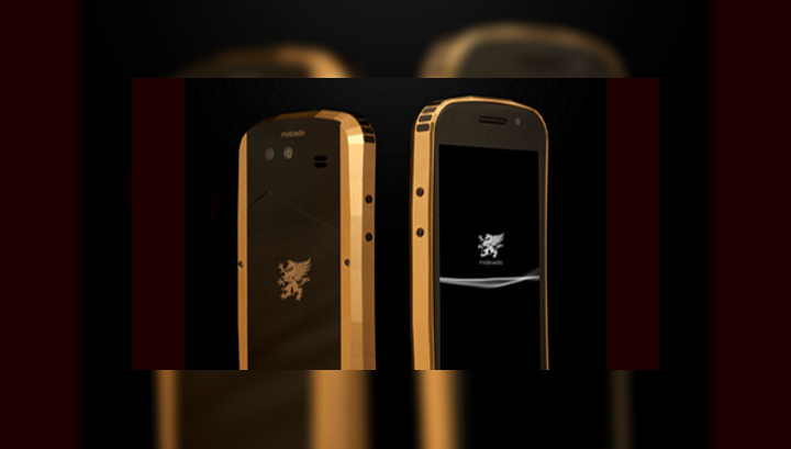 "Гуглофон" Nexus S "одели" в золото и сапфиры